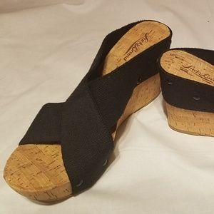 Lucky Brand Women’s Black Strap Wedge Sandals